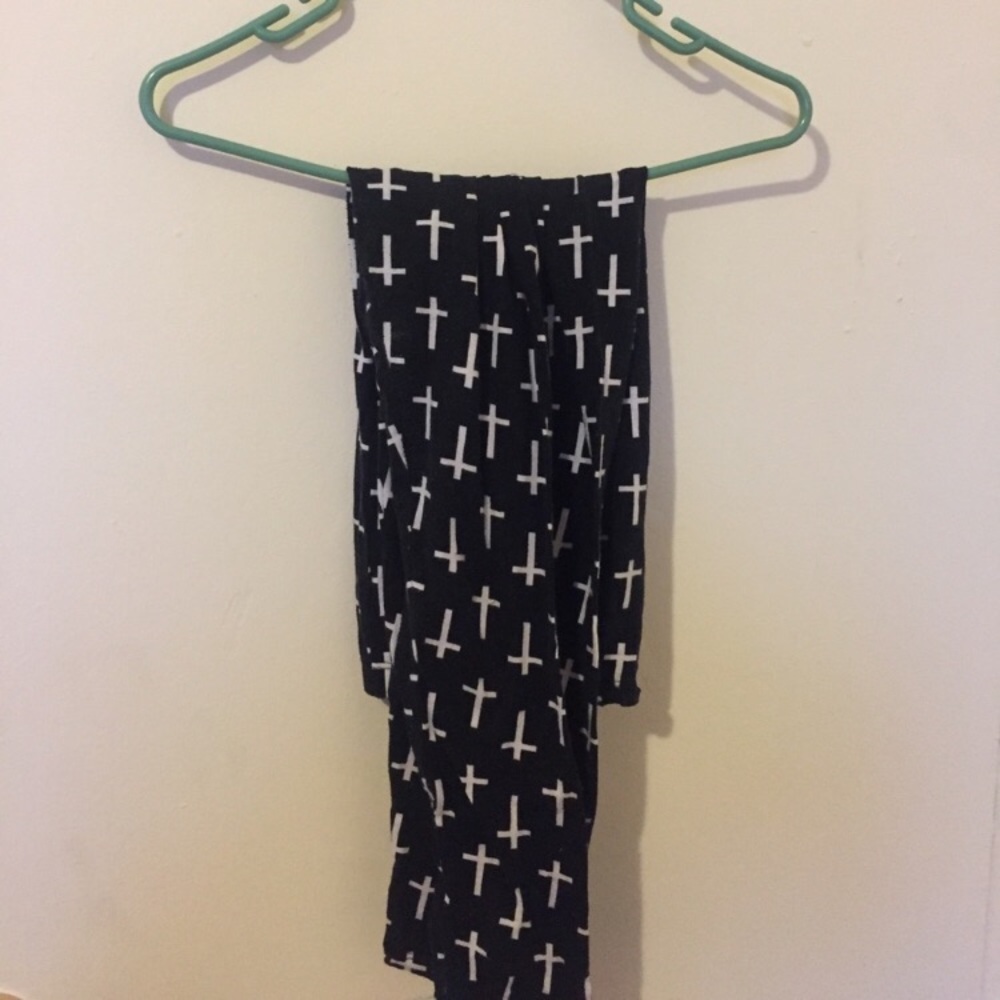 Inverted cross leggings